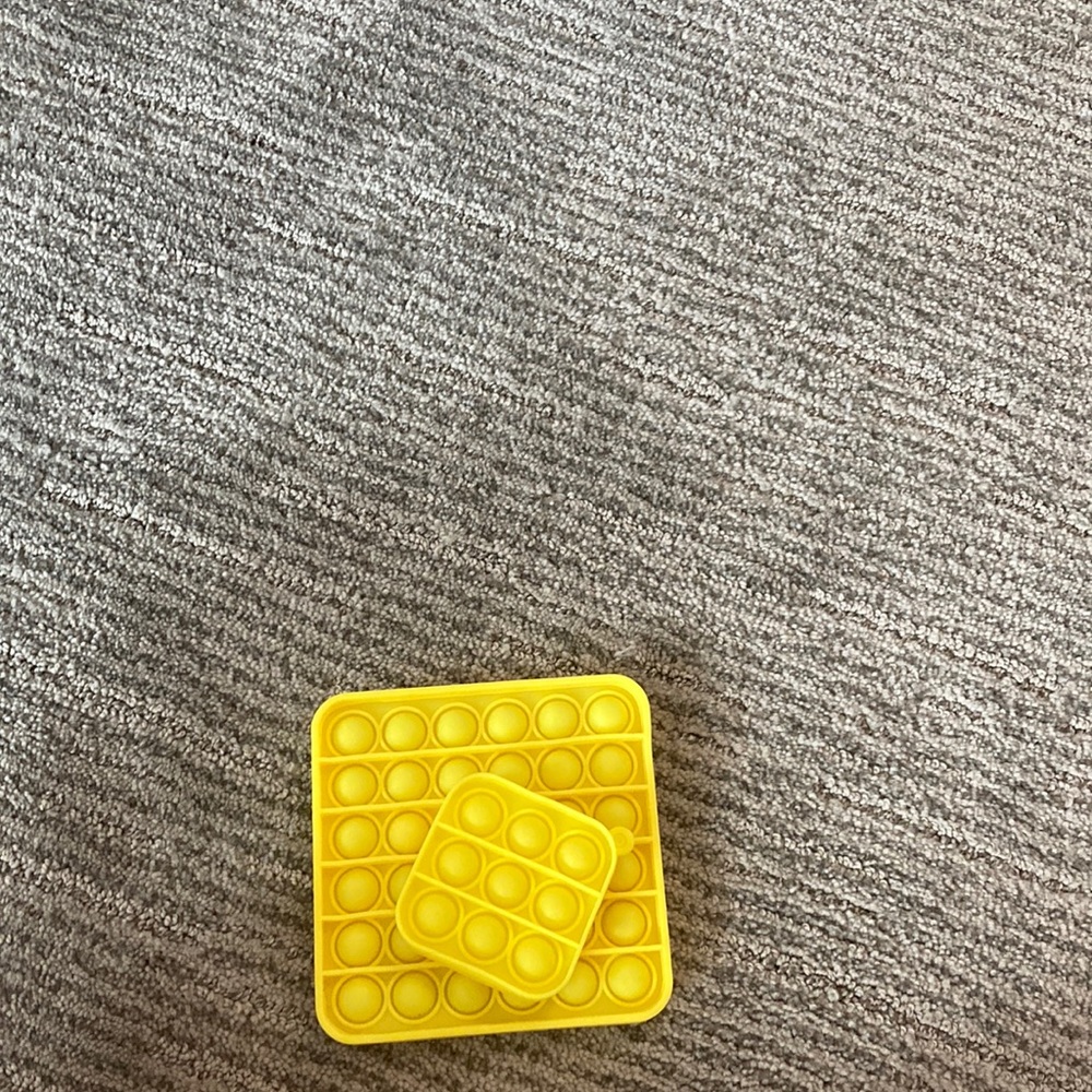 Two square yellow Poppets.